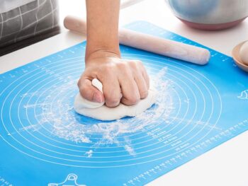 ADOXER Silicone Baking Mat Roti mat Silicone Chapati Atta Kneading Mat Non - Stick Fondant Rolling Mat Stretchable for Kitchen Roti Chapati Cake (Baking Mat 50 * 40 cm)